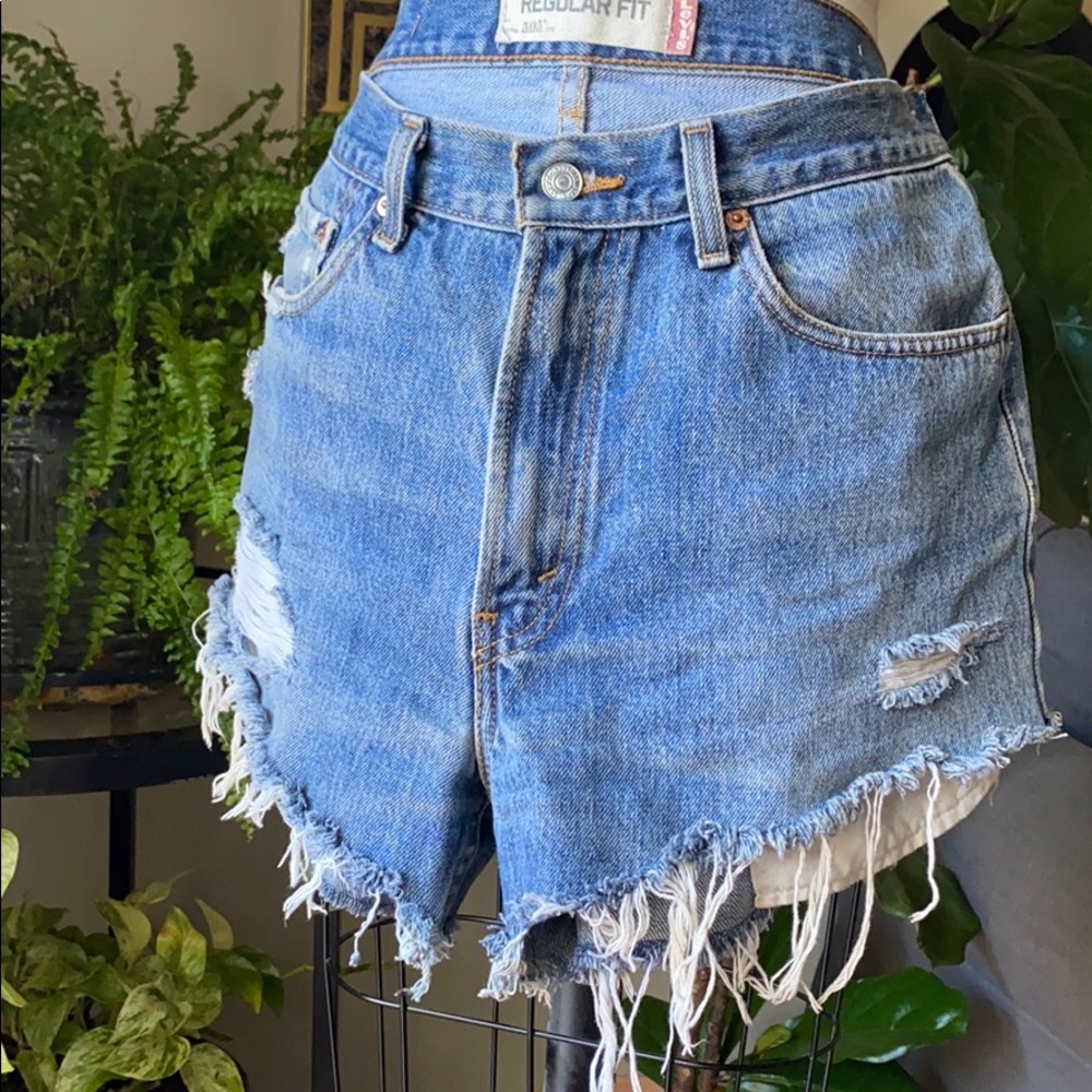 LEVI’S distressed shorts - Picture 6 of 16